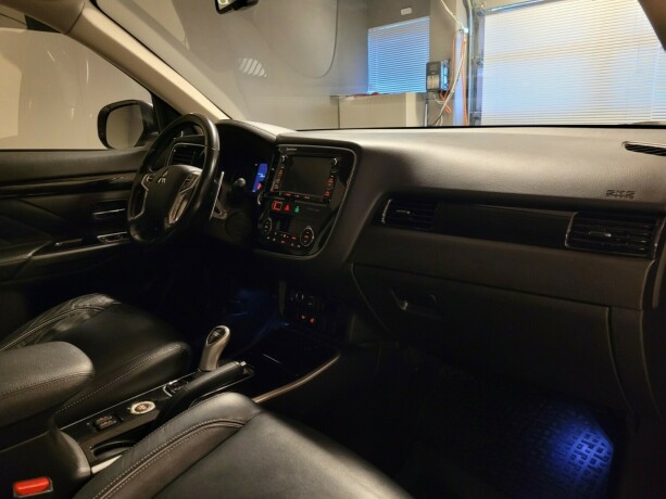 mitsubishi-outlander-elektrisitetbensin-2016-big-14