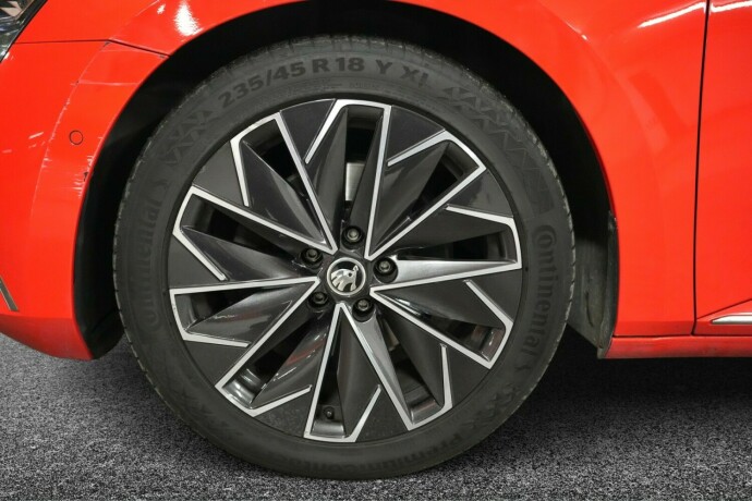 skoda-superb-diesel-2021-big-19