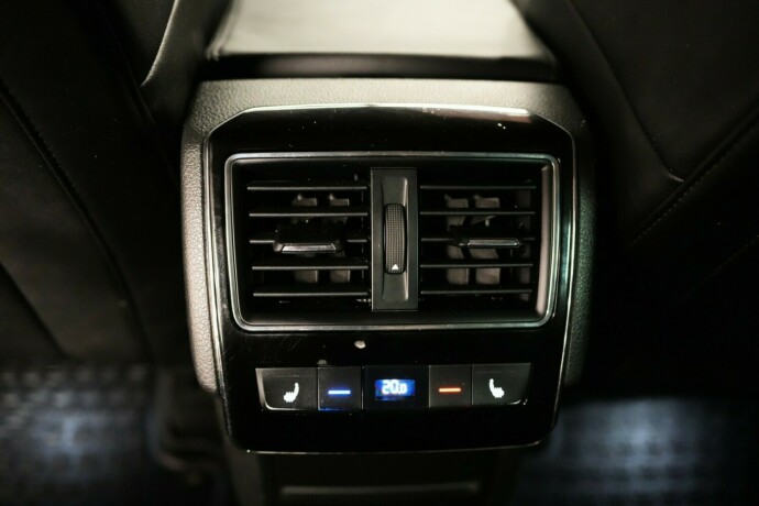 skoda-superb-diesel-2021-big-16