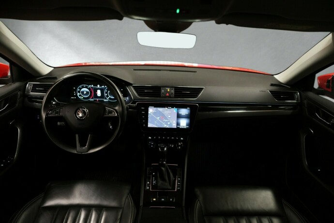 skoda-superb-diesel-2021-big-10