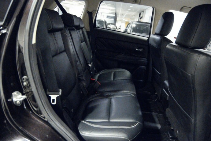 mitsubishi-outlander-elektrisitetbensin-2017-big-8