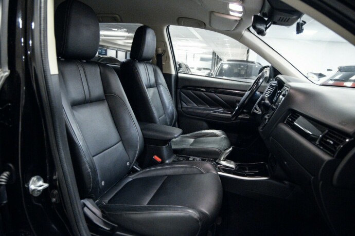 mitsubishi-outlander-elektrisitetbensin-2017-big-9