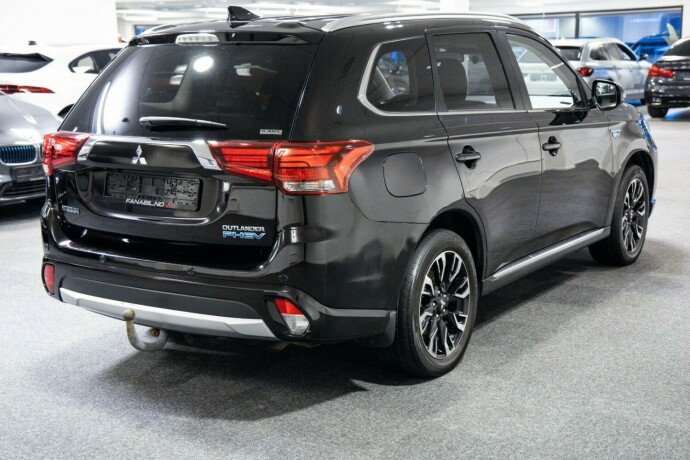 mitsubishi-outlander-elektrisitetbensin-2017-big-2