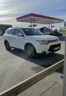 mitsubishi-outlander-elektrisitetbensin-2015-big-0