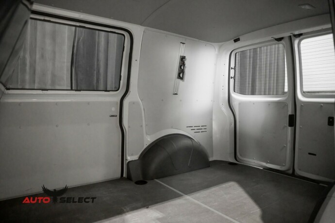 volkswagen-transporter-diesel-2021-big-9