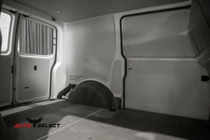 volkswagen-transporter-diesel-2021-big-15