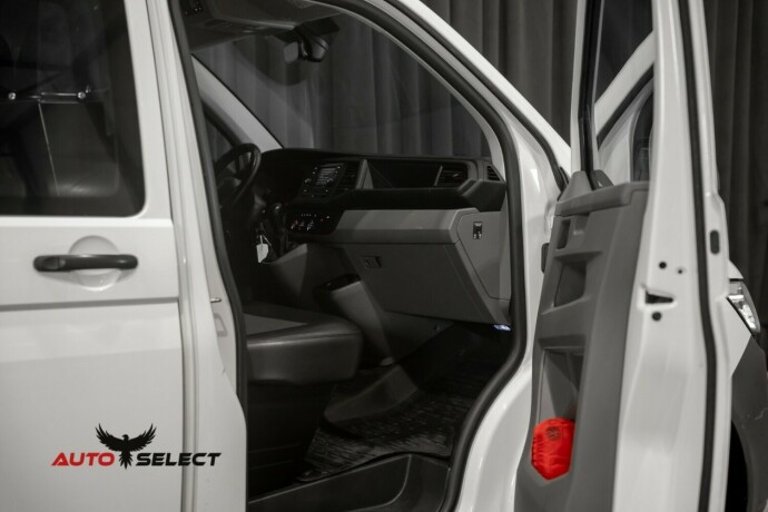 volkswagen-transporter-diesel-2021-big-16
