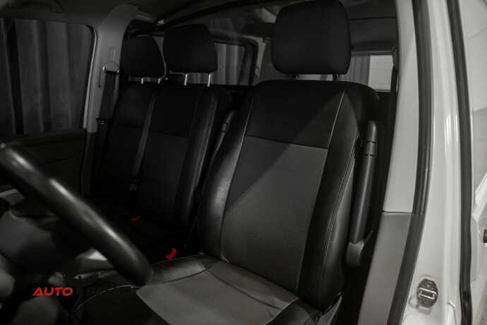 volkswagen-transporter-diesel-2021-big-23