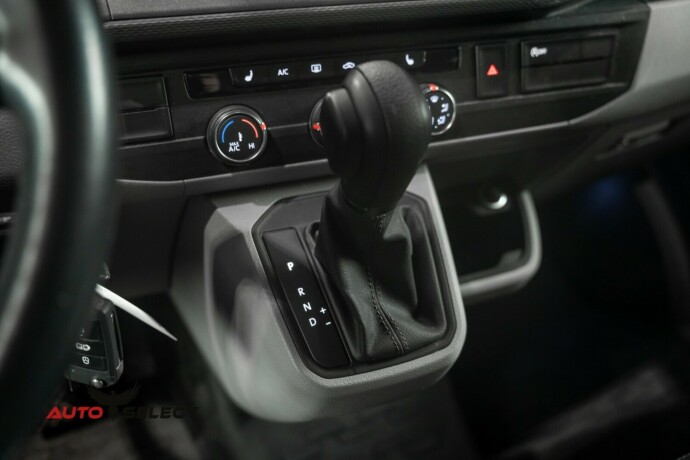 volkswagen-transporter-diesel-2021-big-29