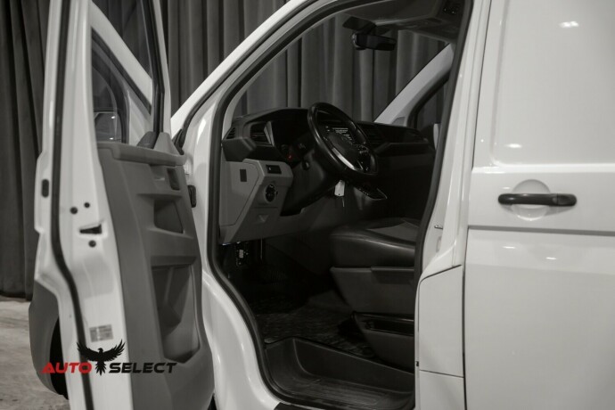 volkswagen-transporter-diesel-2021-big-19