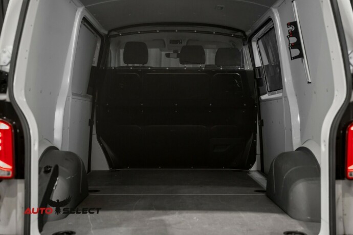 volkswagen-transporter-diesel-2021-big-11