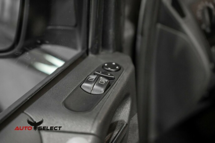 mercedes-benz-vito-diesel-2012-big-19