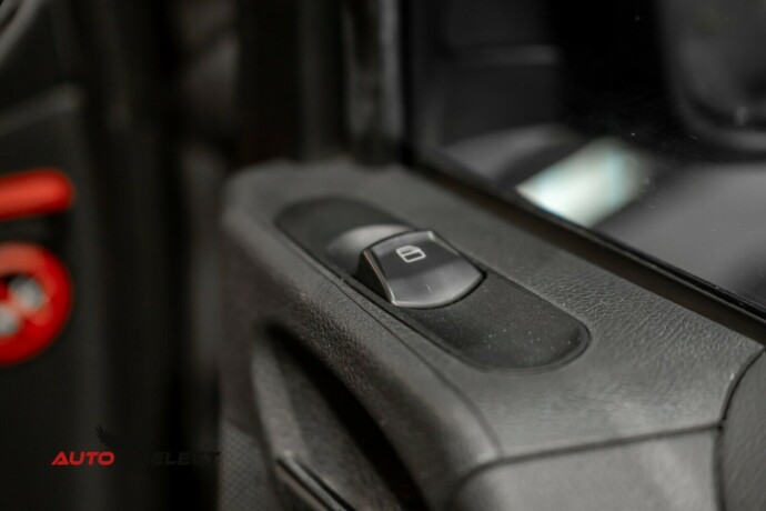 mercedes-benz-vito-diesel-2012-big-16