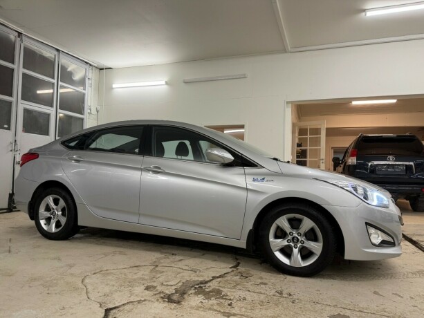 hyundai-i40-diesel-2012-big-5
