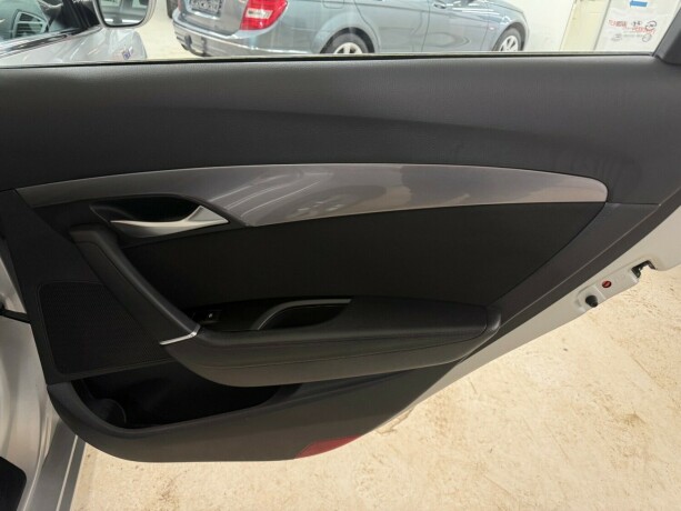 hyundai-i40-diesel-2012-big-17