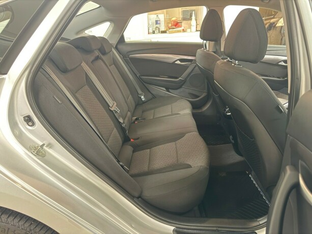 hyundai-i40-diesel-2012-big-18