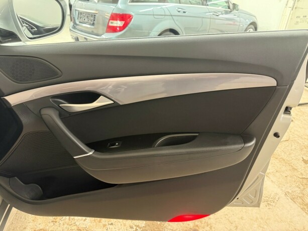 hyundai-i40-diesel-2012-big-15