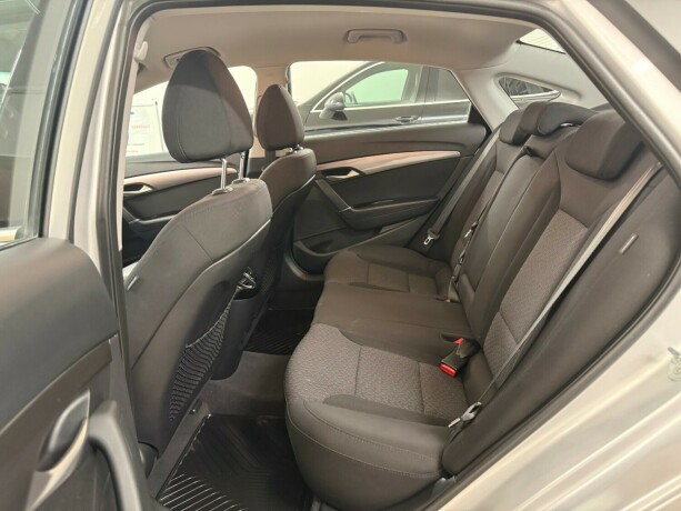 hyundai-i40-diesel-2012-big-21