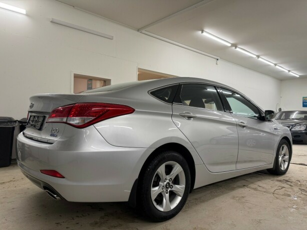 hyundai-i40-diesel-2012-big-4