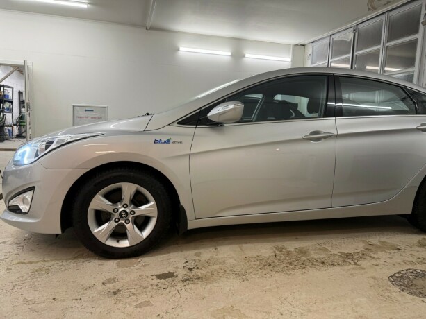 hyundai-i40-diesel-2012-big-1