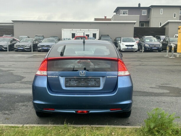 honda-insight-bensin-2010-big-4