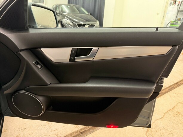 mercedes-benz-c-klasse-bensin-2012-big-20
