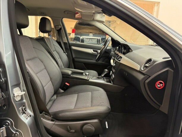 mercedes-benz-c-klasse-bensin-2012-big-19