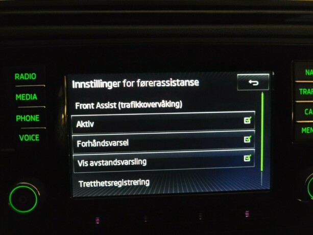 skoda-rapid-bensin-2016-big-27