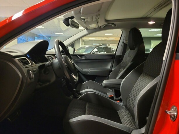 skoda-rapid-bensin-2016-big-18