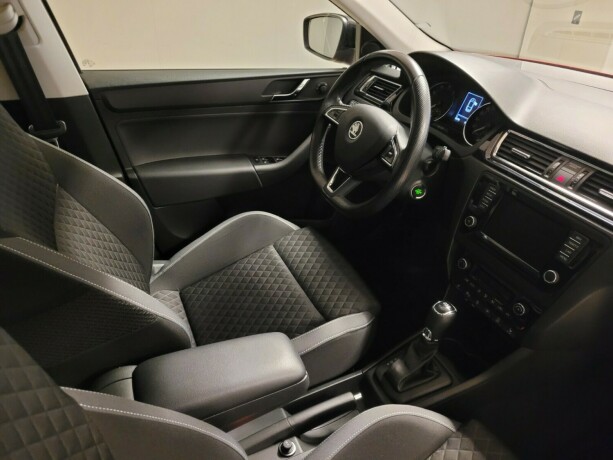 skoda-rapid-bensin-2016-big-13