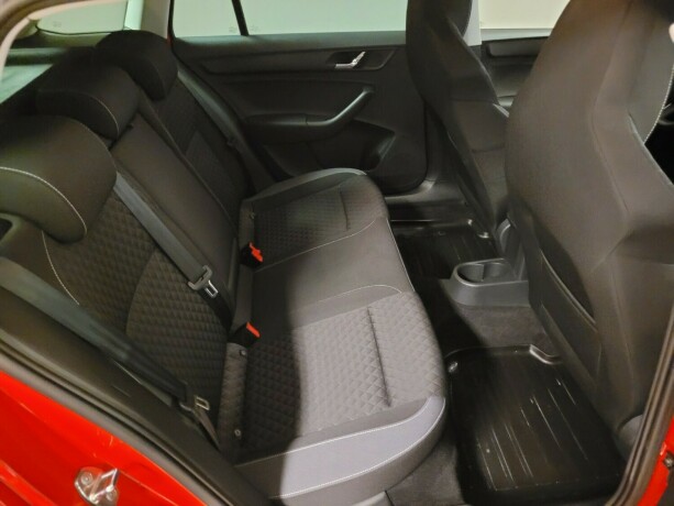 skoda-rapid-bensin-2016-big-16