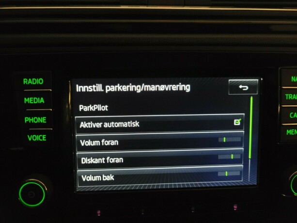 skoda-rapid-bensin-2016-big-28