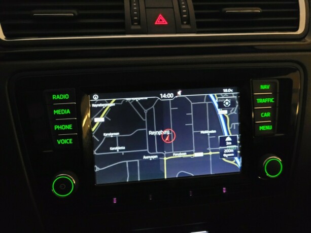 skoda-rapid-bensin-2016-big-22