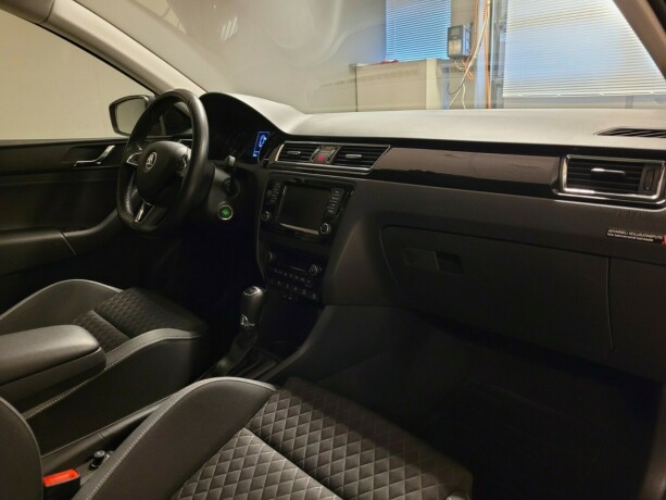 skoda-rapid-bensin-2016-big-12