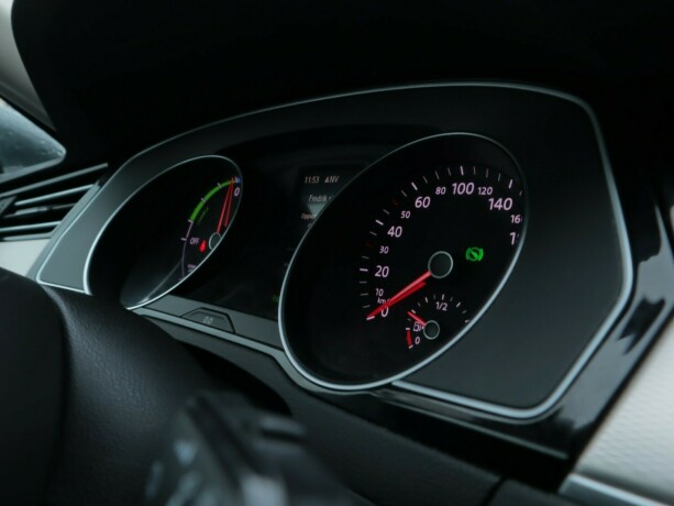 volkswagen-passat-elektrisitetbensin-2017-big-24