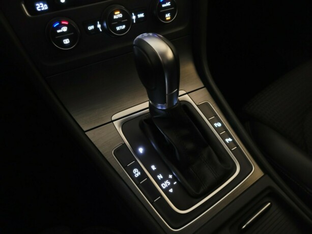 volkswagen-golf-bensin-2014-big-21