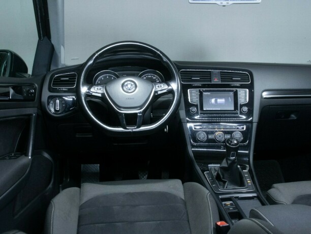 volkswagen-golf-bensin-2013-big-42