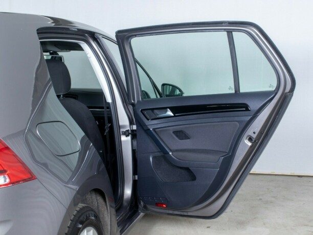 volkswagen-golf-bensin-2013-big-16