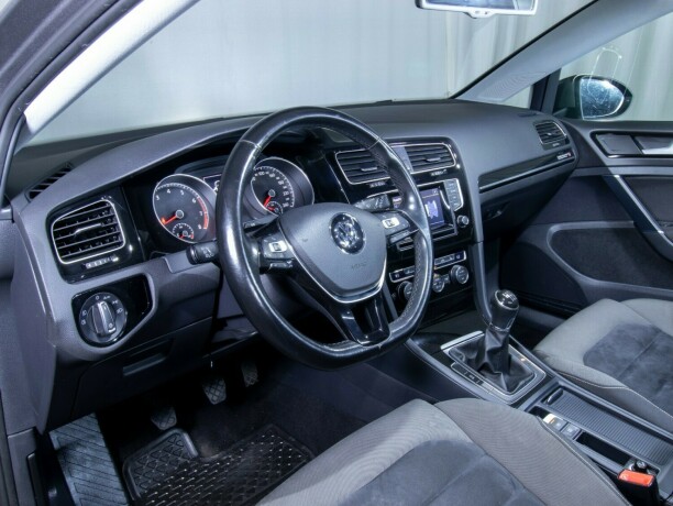 volkswagen-golf-bensin-2013-big-44