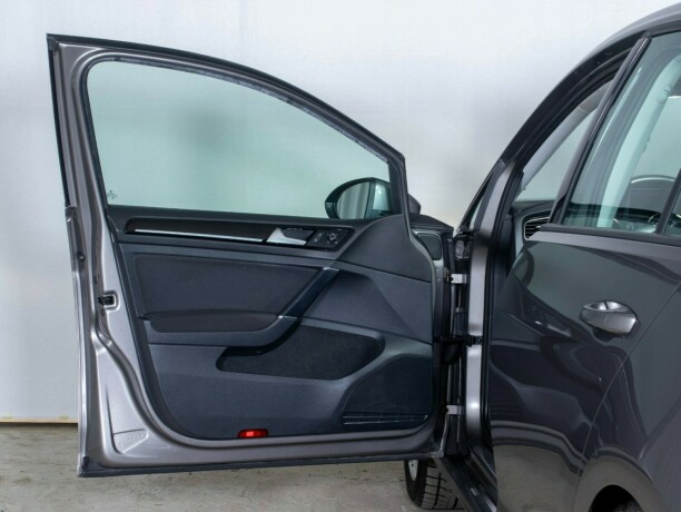 volkswagen-golf-bensin-2013-big-23