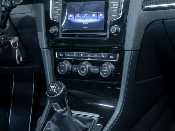 volkswagen-golf-bensin-2013-big-19