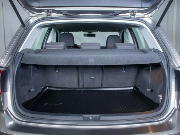 volkswagen-golf-bensin-2013-big-12