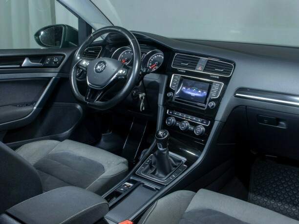 volkswagen-golf-bensin-2013-big-21