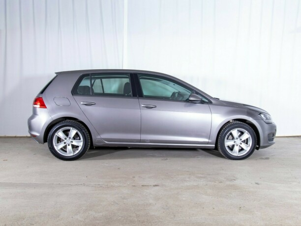 volkswagen-golf-bensin-2013-big-5