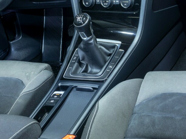 volkswagen-golf-bensin-2013-big-20