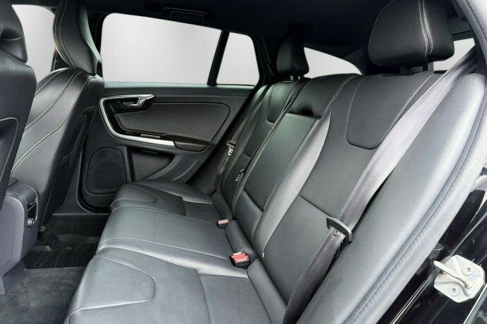 volvo-v60-elektrisitetdiesel-2018-big-21