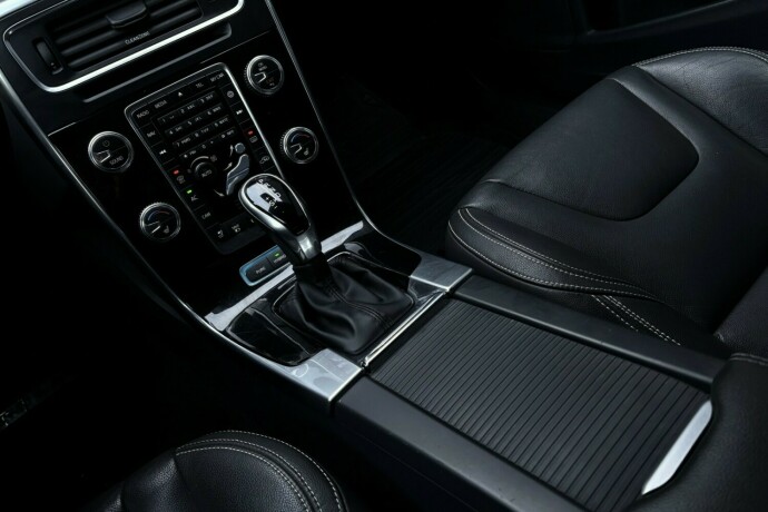 volvo-v60-elektrisitetdiesel-2018-big-29