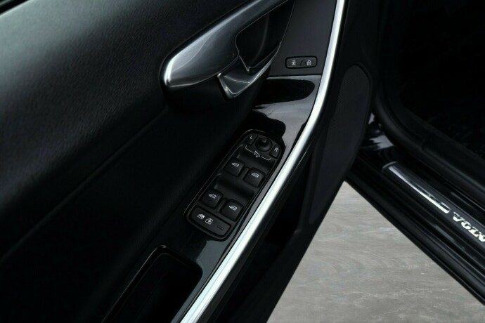 volvo-v60-elektrisitetdiesel-2018-big-20