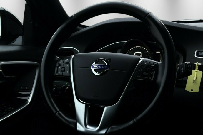 volvo-v60-elektrisitetdiesel-2018-big-12