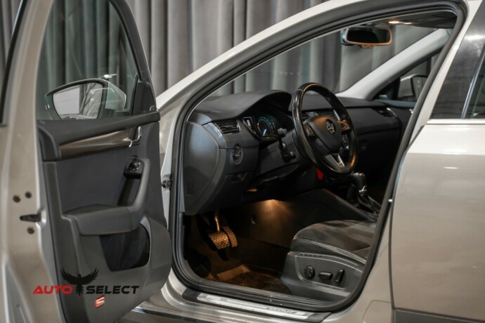 skoda-octavia-scout-diesel-2016-big-19